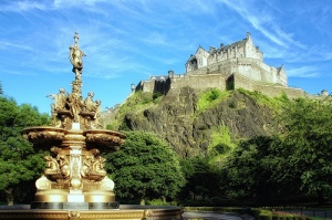 Vista do Castelo de Edimburgo desde o Jardim Princess Street